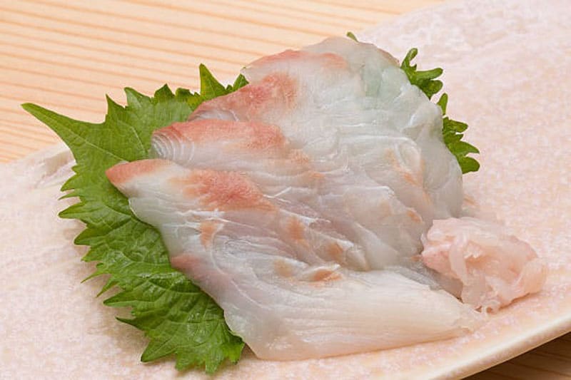 Sashimi cá bơn có vị ngọt thanh tự nhiên, thịt giòn chắc