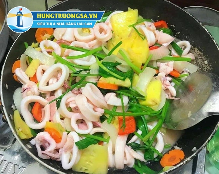 mực trứng xào thập cẩm