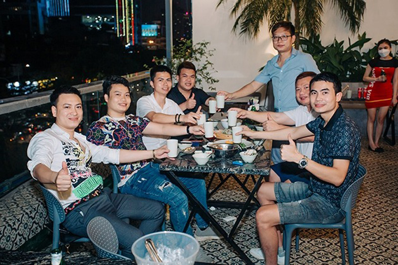 Dịch vụ tận tâm tại Nhà Hàng Hùng Trường Sa