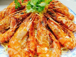 Món tôm sú rang muối đậm vị biển