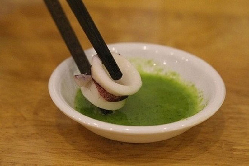 Mực ống hấp ngon hơn khi chấm