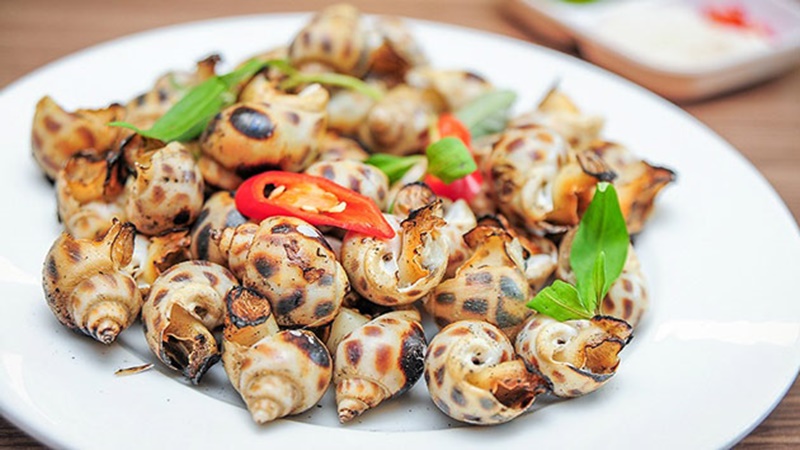 Ốc hương nướng mọi tại nhà hàng Hùng Trường Sa