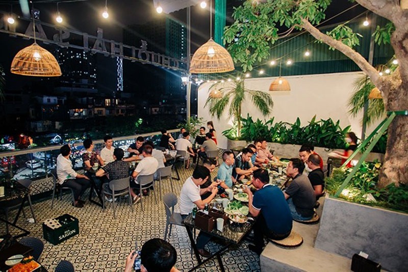Tầng 4 Vườn Thượng Uyển tại nhà hàng Hùng Trường Sa