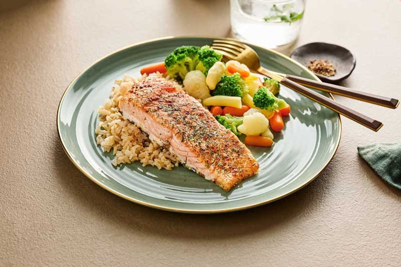 Hải sản kết hợp với rau củ sẽ giúp cân bằng hơn