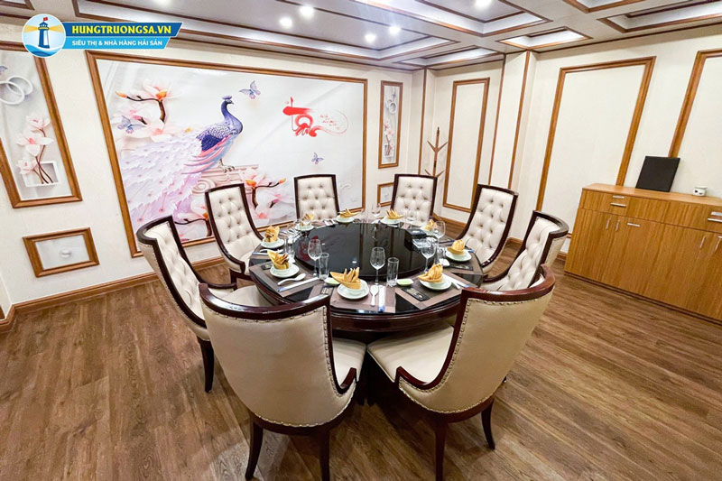 Phòng VIP riêng tư không gian rộng rãi thoáng mát tại nhà hàng Hùng Trường Sa