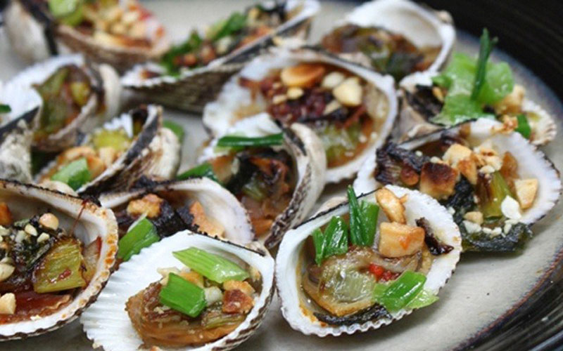 Món sò huyết nướng mỡ hành béo ngậy