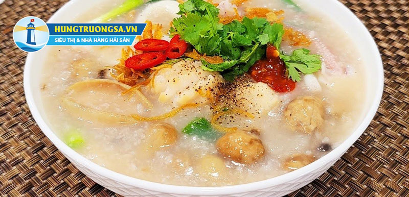 Cháo hải sản được Nhà hàng Hùng Trường Sa nấu cẩn thận tỉ mỉ không bị ngán