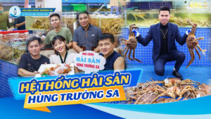 Chọn hải sản trực tiếp từ bể Nhà hàng Hùng Trường Sa