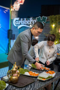 Đặt bàn sớm để được giữ chỗ đẹp tại Nhà hàng Hùng Trường Sa