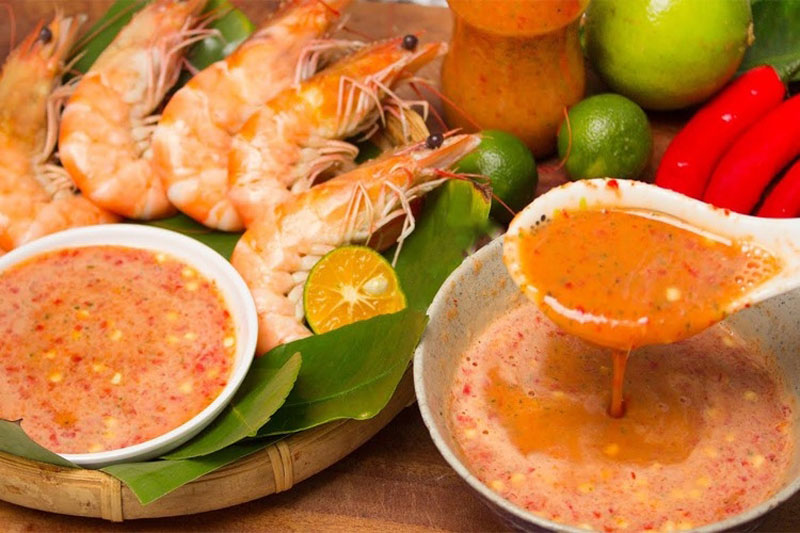 Dùng các loại gia vị như gừng, hành, tiêu, sả, ... để làm giảm cảm giác lạnh bụng