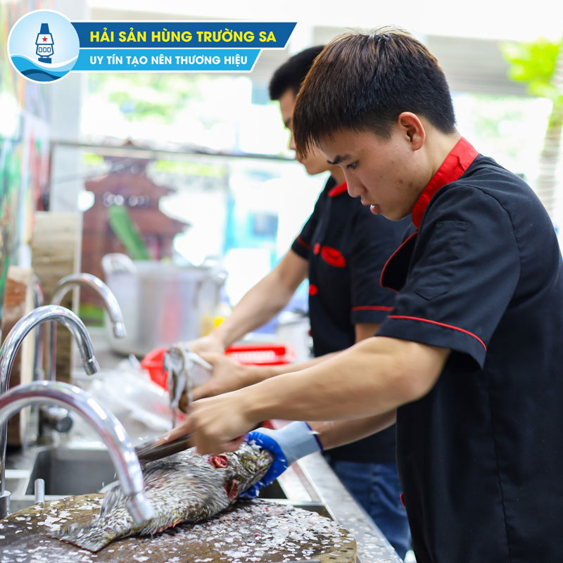 Gửi danh sách yêu cầu chế biến cho Nhà hàng Hùng Trường Sa khi đặt menu hoặc ngay khi đặt cọc.