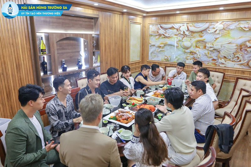 Nhà hàng Hùng Trường Sa còn là nơi lưu giữ kỷ niệm bên gia đình và người thân