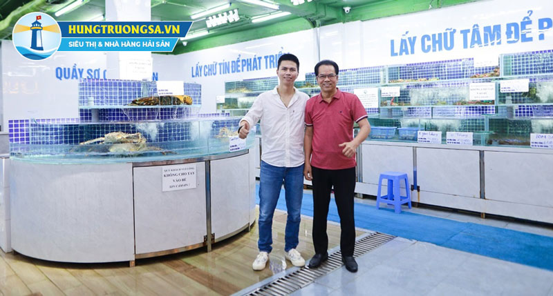 Tại Nhà hàng Hùng Trường Sa, khách hàng sẽ được chọn trực tiếp hải sản tươi sống tại bể