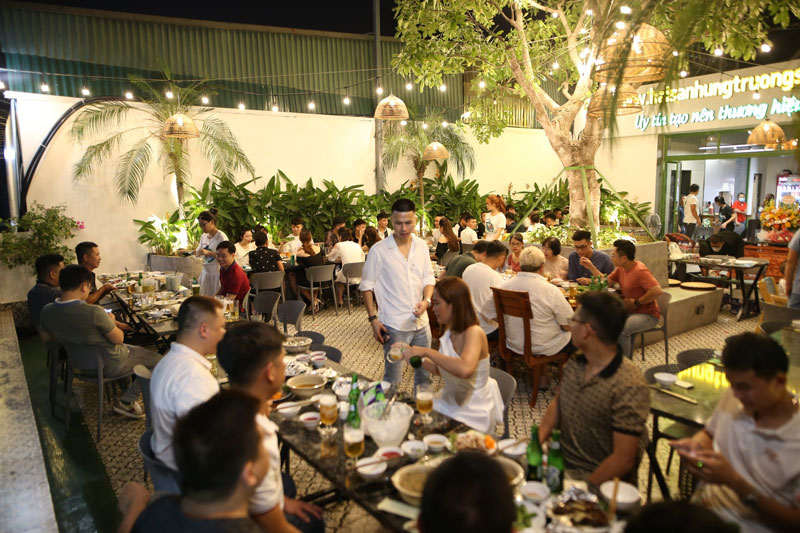 Tiệc cuối năm nên đặt bàn sớm để dễ chủ động không gian và thực đơn