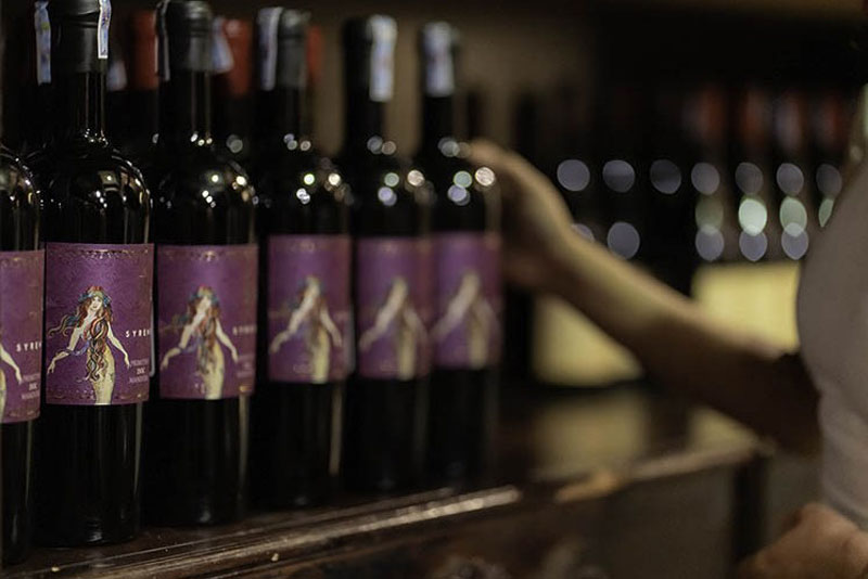 Cá nướng hợp với vang đỏ nhẹ Attanasio Syrene