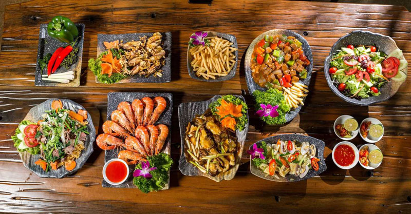 Thực đơn hải sản đầy đủ khai vị và tráng miệng