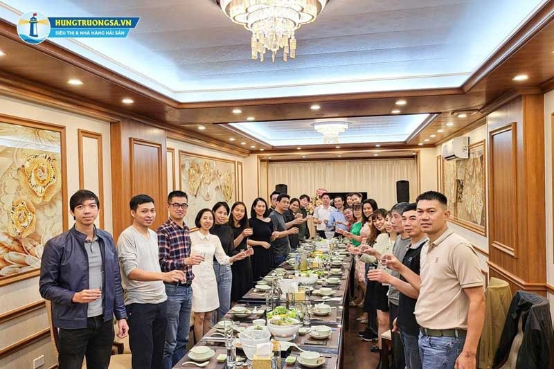 Tại phòng VIP Hùng Trường Sa đáp ứng sự riêng tư kết hợp với karaoke